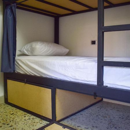 Area 51 Hostel Медельин Экстерьер фото