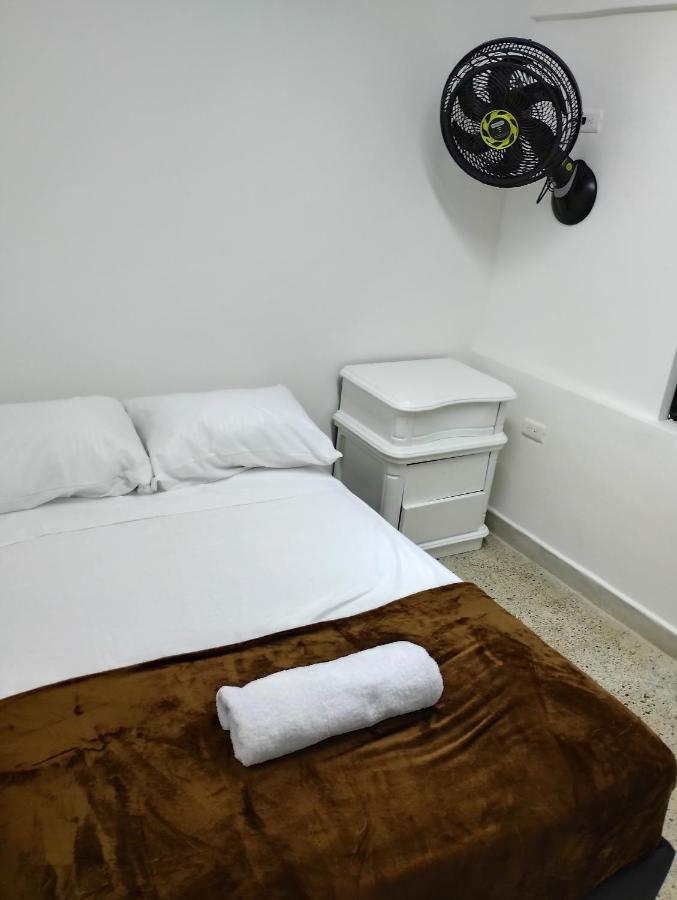 Area 51 Hostel Медельин Экстерьер фото